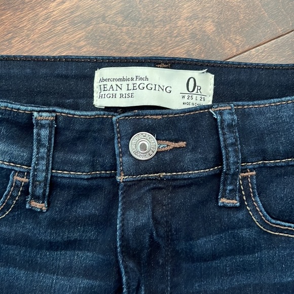 Abercrombie & Fitch Jean Legging High Rise. Super skinny. Dark blue. Size 0R - Picture 3 of 4